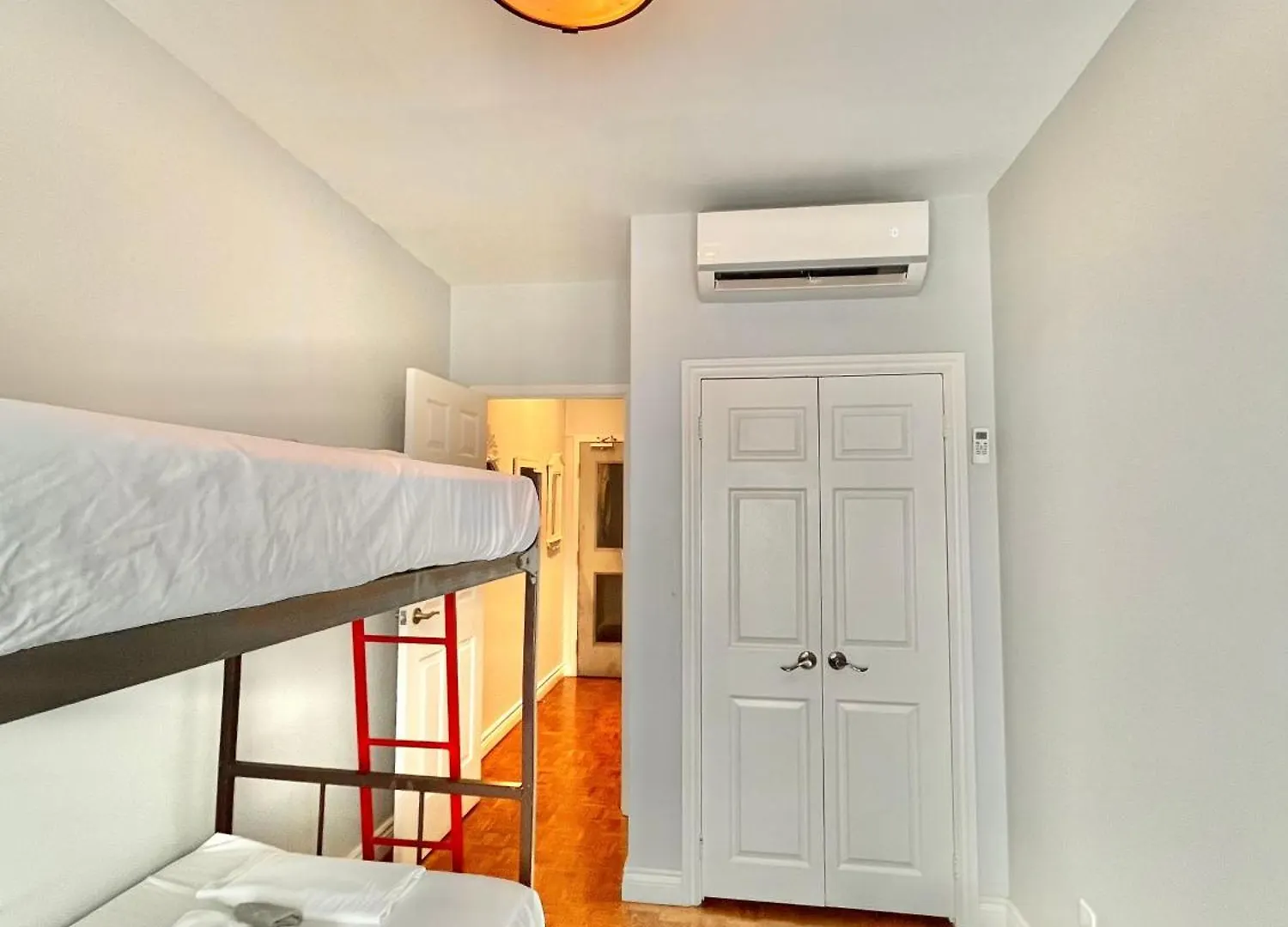 The Only Backpacker'S Inn (Adults Only) Toronto Guest house